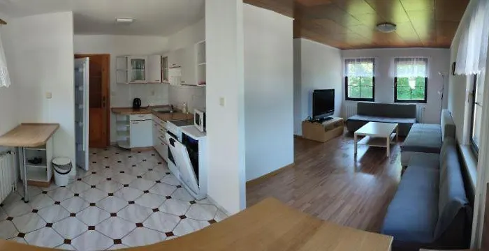 Anna S Bazénem A Welness Apartman *